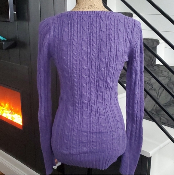 American Eagle Cable Knit Sweater - Picture 5 of 8